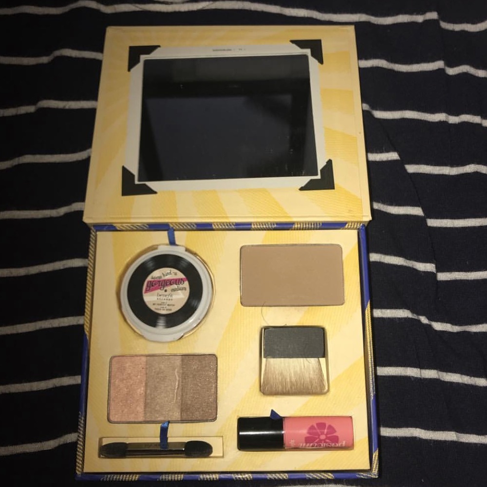 BENEFITS CABANA GLAMA MAKE UP KIT